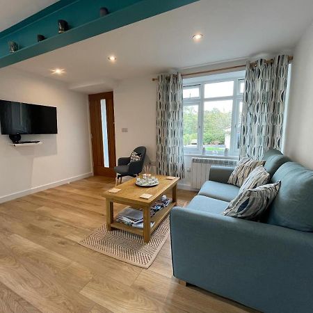 Lovely Ground Floor Apartment In Quiet Village Exeter Exterior photo