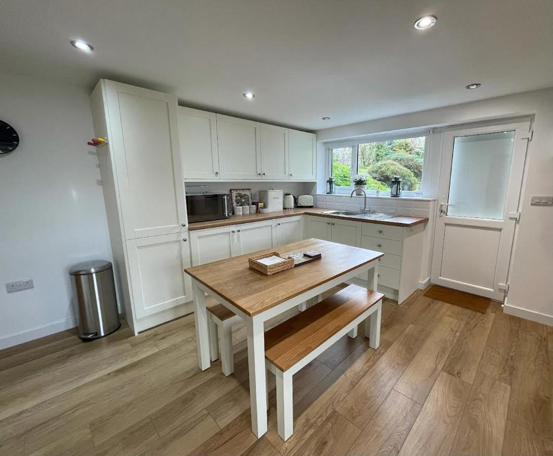 Lovely Ground Floor Apartment In Quiet Village Exeter Exterior photo