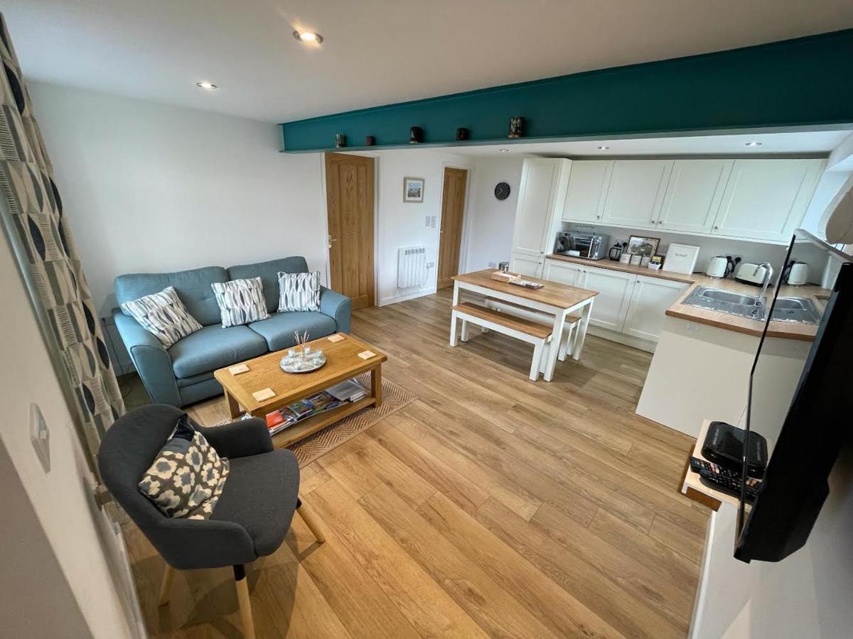Lovely Ground Floor Apartment In Quiet Village Exeter Exterior photo
